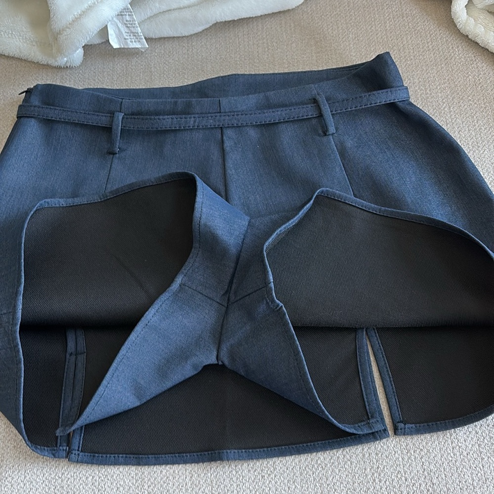 ZARA .size L. Color navy. Schort - Picture 4 of 4